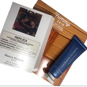 Gifts with purchase for customer appreciation! ⭐️🎀